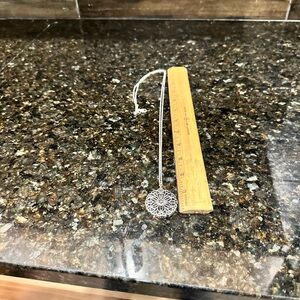 Elegant‎ Silver Pendant Necklace